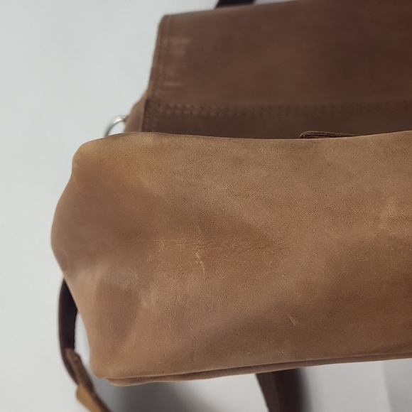 Classic Leather Messenger Bag 16x12 - Picture 8 of 9